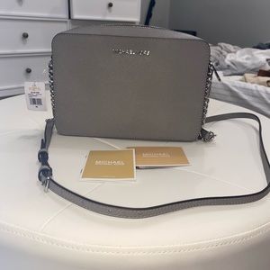 COPY - Hey guys! I’m selling a brand new Michael Kors gray crossbody, never used